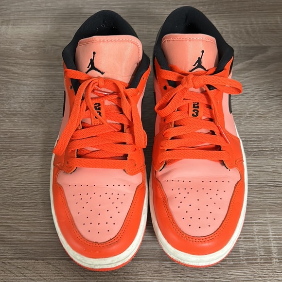 Air Jordan 1 Low - Picture 4 of 6